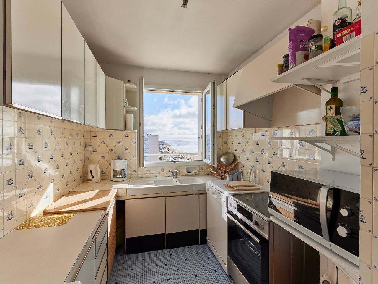 Appartement entier, Appartement spacieux, 3 chambres, wifi gratuit, parking in Saint-Jean-de-Monts, Vendée