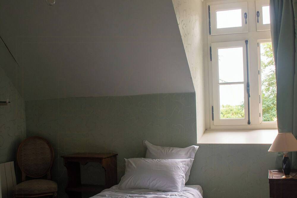 Maison de charme avec piscine et jacuzzi à Thouars in Pas-de-Jeu, Deux-Sèvres