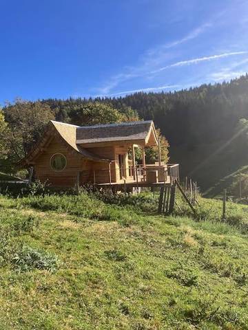 Maison de campagne pour 4 personnes, avec terrasse et vue, animaux acceptés à La Pesse