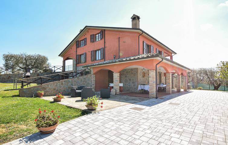 Accogliente appartamento sul lungofiume con piscina e giardino in Panicale, Lago Trasimeno
