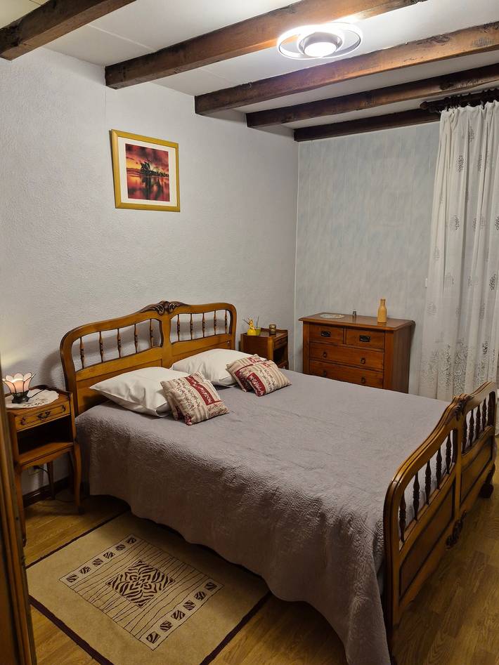 Hel lägenhet, Apartment 'Mamie Krema' with Private Terrace, Shared Garden and Wi-Fi in Boresse-et-Martron, Jonzac region