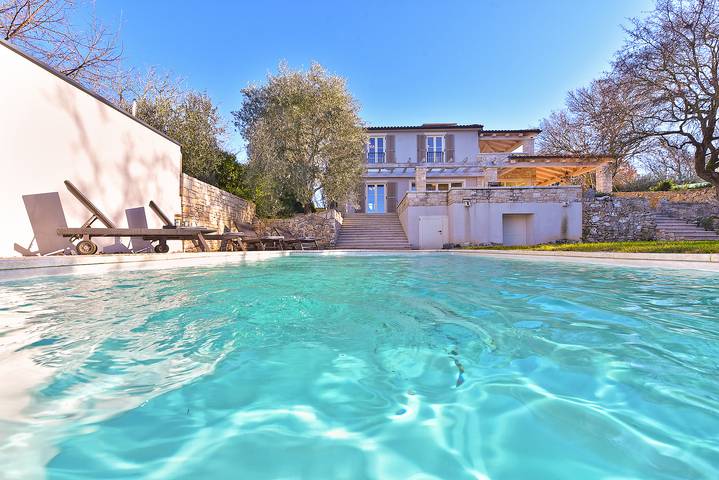Ferienhaus für 6 Personen, mit Balkon und Pool