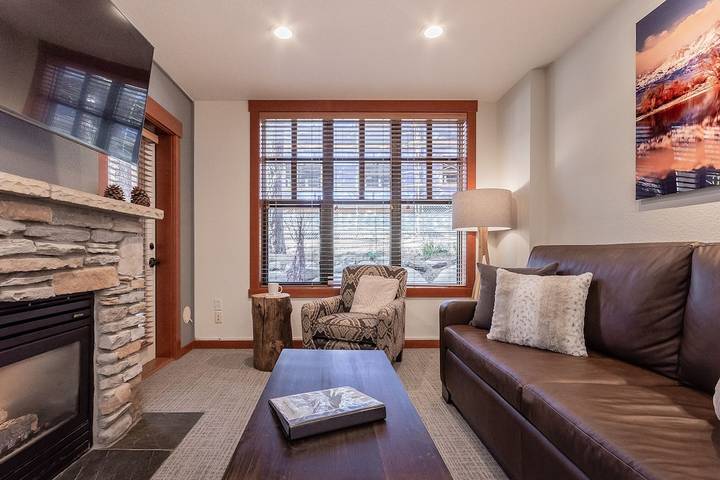 Vacation rental for 4 people, with hot tub and pool as well as terrace in Mammoth Mountain