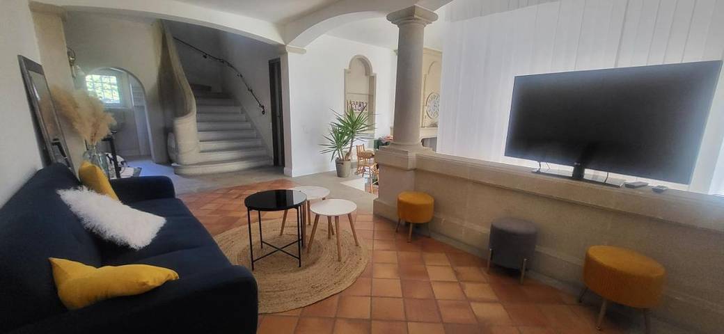 Chambre d’hôte pour 7 personnes, avec Balcon et Terrasse ainsi que Jardin et Piscine à Monteux