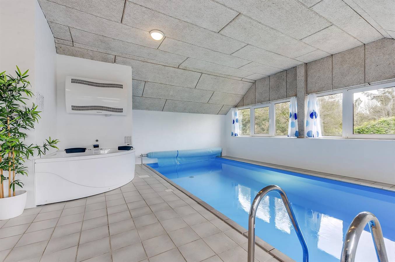 Nice home in Ringkøbing w/ Wifi, Sauna and 4 Bedrooms in Lodbjerg Hede, Ringkøbing