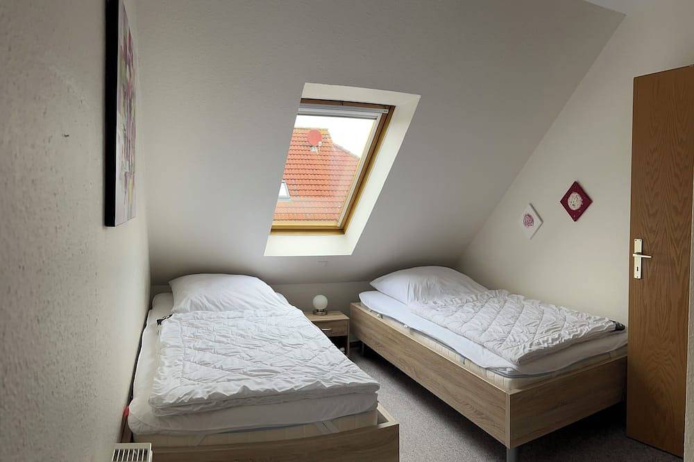 Familienfreundliches Ferienhaus in Deichnähe, Terrasse und Garten in Neßmersiel, Dornum