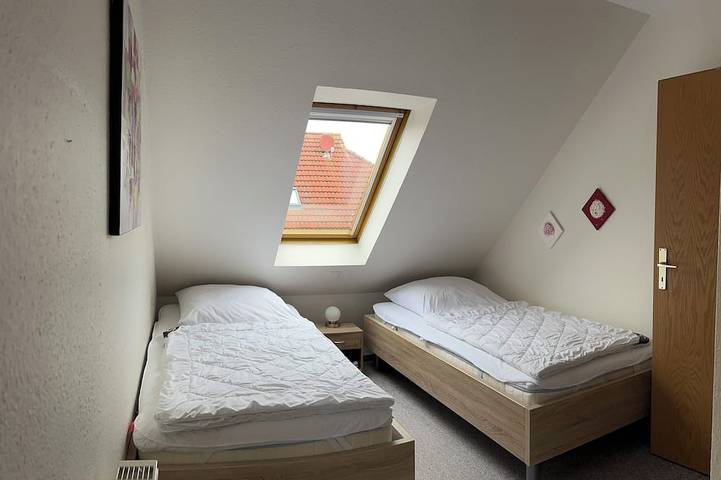 Familienfreundliches Ferienhaus in Deichnähe, Terrasse und Garten in Neßmersiel, Dornum