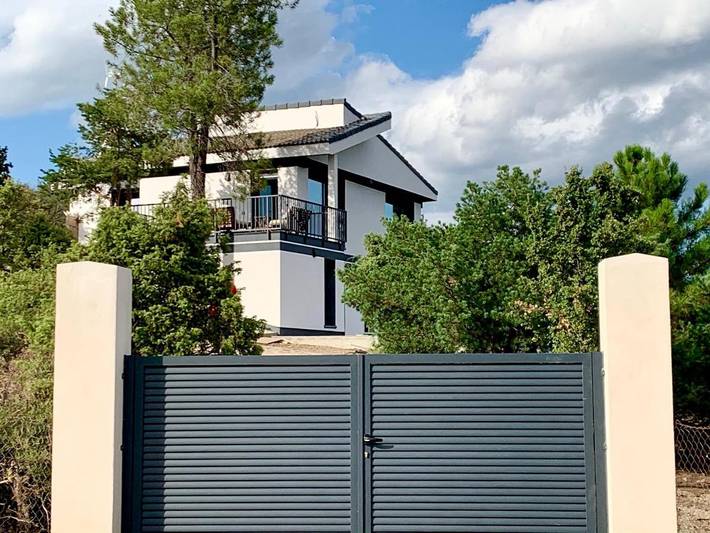 Chalet para 10 personas, con vistas además de balcón y piscina en Sierra Norte