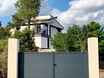 Chalet para 10 personas, con vistas además de balcón y piscina en Sierra Norte