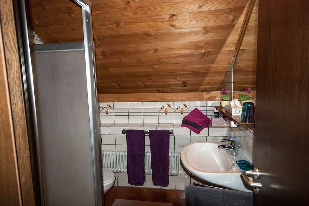 Ganze Wohnung, Großzügige  Ferienwohnung in ruhiger Alleinlage, großer Balkon und Garten in Isny im Allgäu, Region Bodensee-Oberschwaben