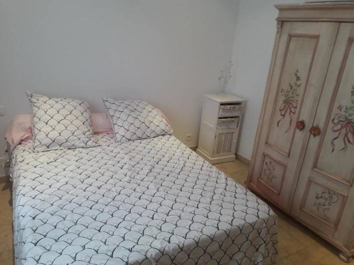 Location de vacances pour 8 personnes, avec jardin ainsi que vue et piscine à Combas - 2