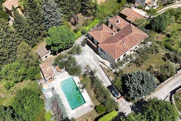 Location de vacances pour 10 personnes, avec jardin et balcon à Brignoles