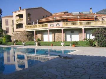 Hôtel pour 2 personnes, avec piscine et jardin, animaux acceptés à Cuttoli-Corticchiato