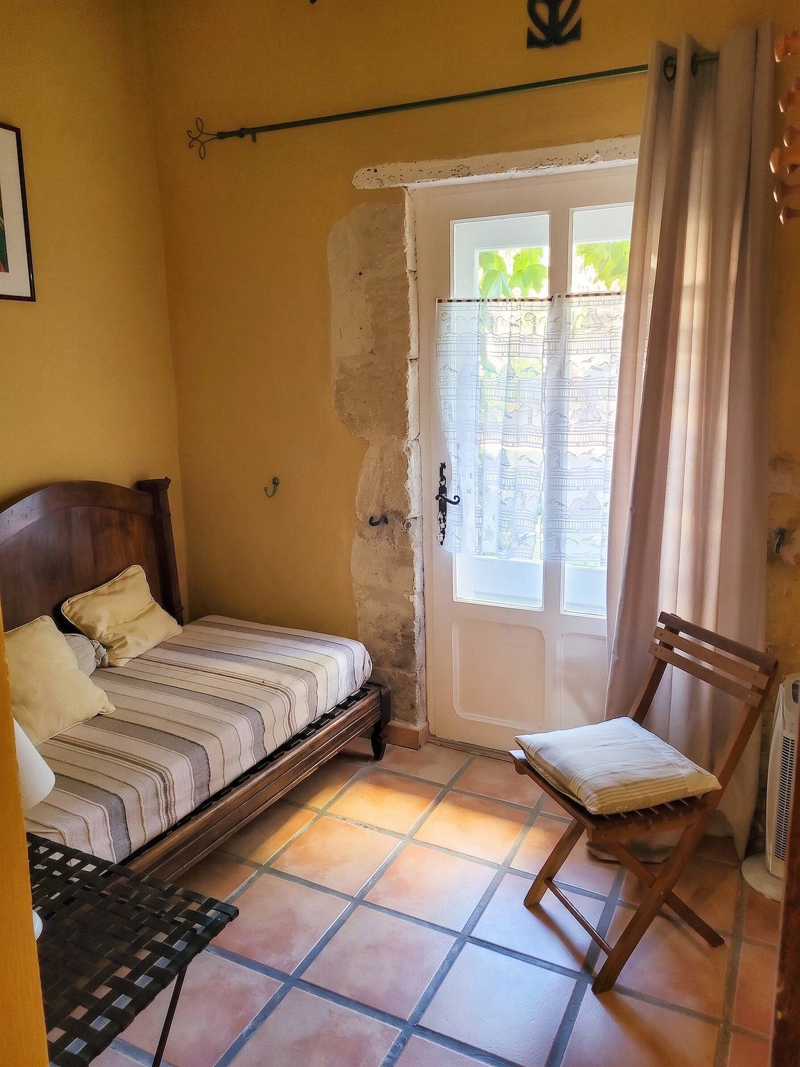 Ganze Wohnung, Familienwohnung in Arles mit Garten und Pool in Albaron, Arles