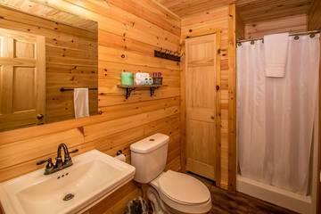 Log Cabin for 2 Guests in Bethlehem, White Mountain National Forest, Picture 1