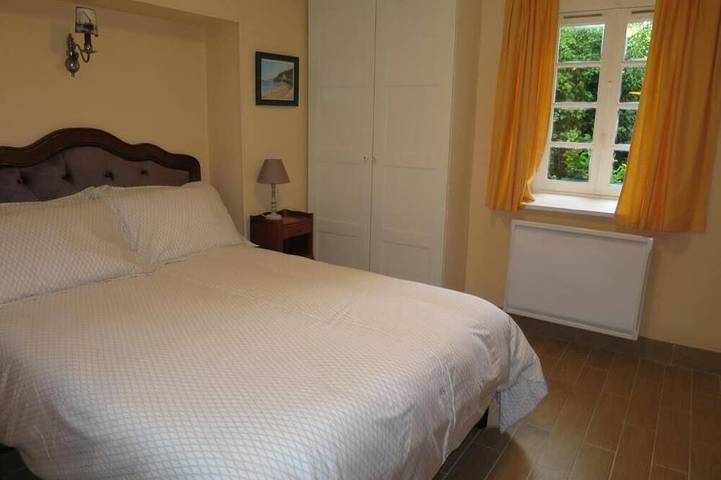 Gîte pour 4 personnes, avec jardin à Plouezoc'h - 2