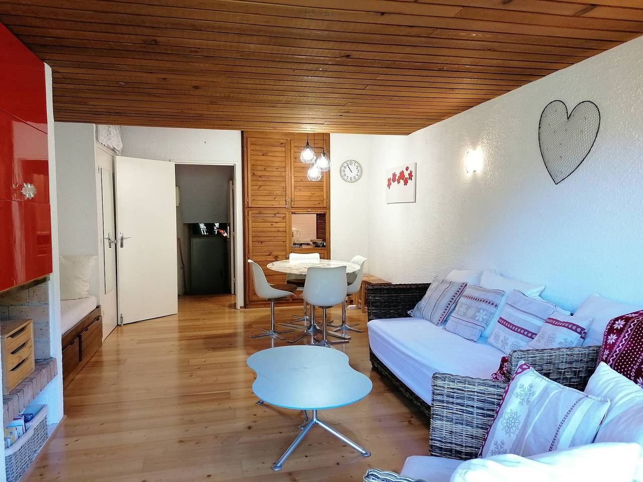 Entire apartment, Spacious Renovated 2-Room Apartment, Front of Slopes, Close to Shops, South-Facing Balcony in Pra Loup in Pra-Loup, Uvernet-Fours