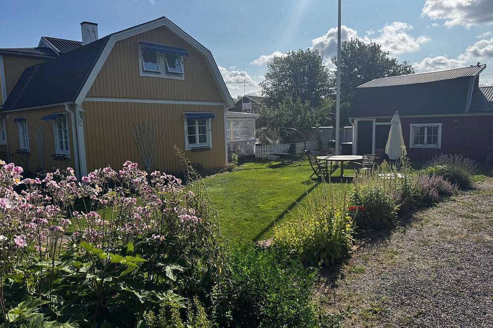 Private Room with Shared Kitchen & Bathroom. in Uppsala