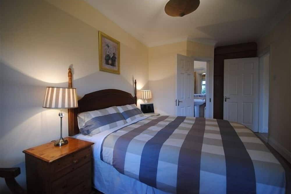 Entire apartment, Ardree House, Garden Mews Apt. Only 3 Min Walk to Town Centre. in Scrahane, Killarney