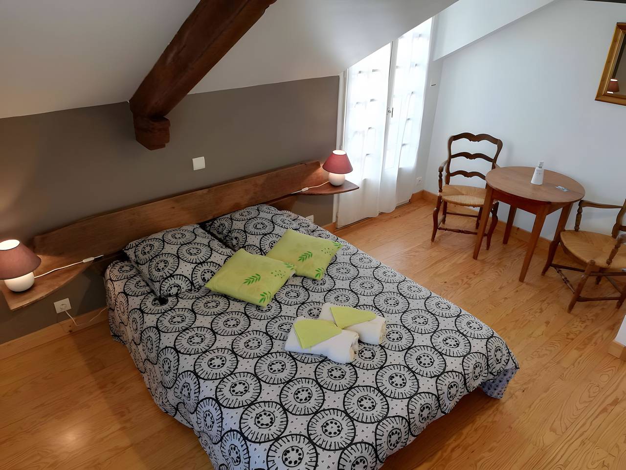 Gästezimmer „Beaucaire“ mit Gemeinschaftspool, Garten und Wlan in Nauviale, Aveyron