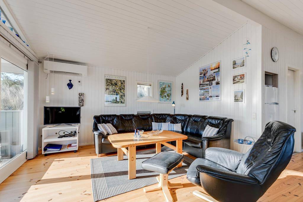 Feriehus med fjordudsigt tæt på stranden in Årgab, Holmsland Klit