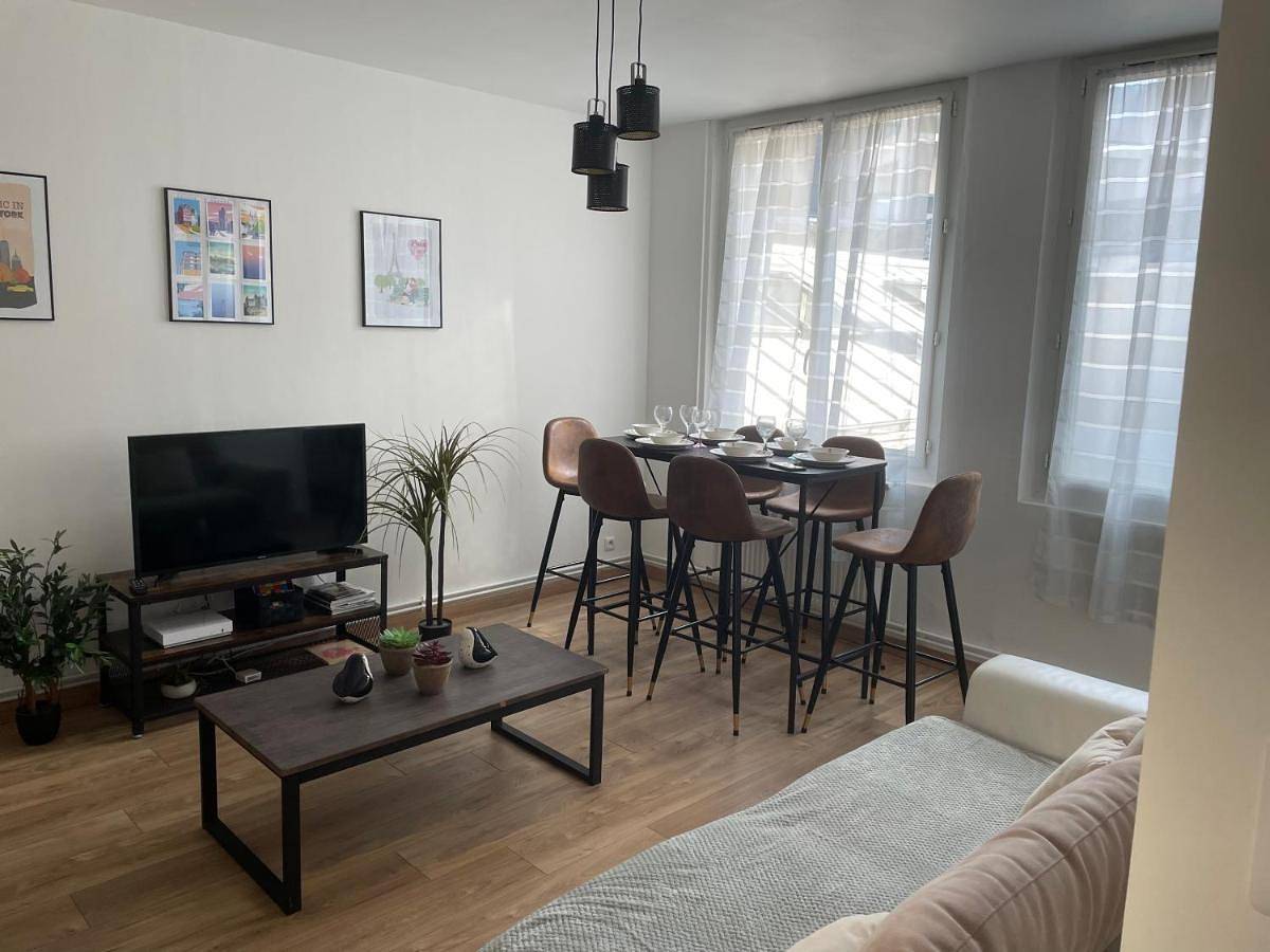 Appartement entier, Three-Bedroom Apartment in Angers, Région d'Angers