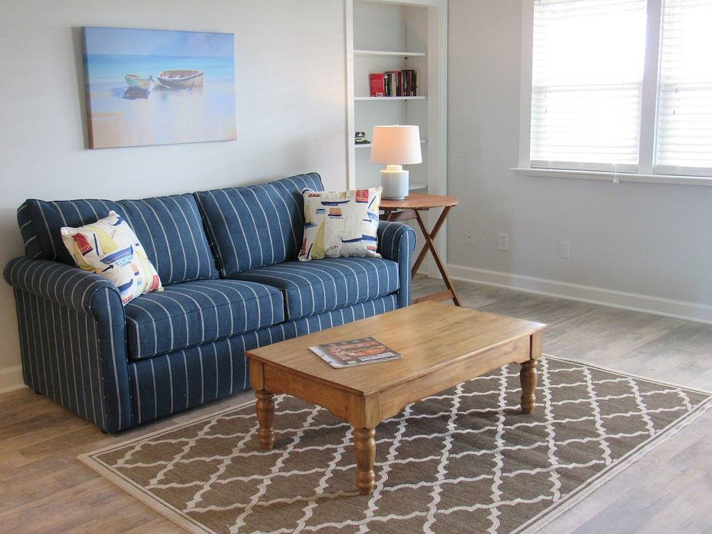 Ganze Wohnung, Beach Haven, Neu & Renoviert, 2018! , weniger als 1 Block zum Strand! Volle Küche. in Nags Head, Dare County