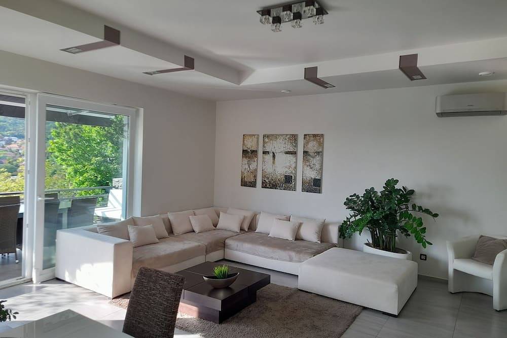 Private Familienvilla mit Jacuzzi und Pool in Wudersch, Budakeszi járás