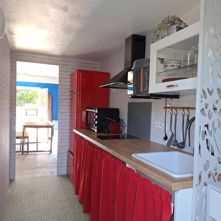 Location de vacances pour 4 personnes, avec jardin ainsi que piscine et terrasse à Lamanon - 3