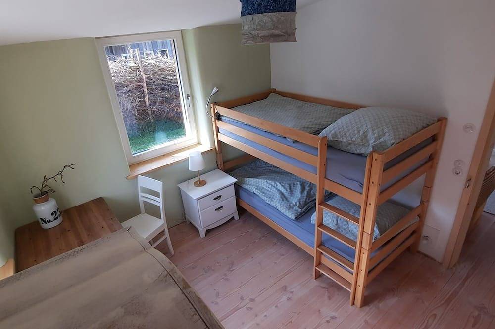 Apartamento inteiro, Ruhiggelegenes Strohhaus mit Öko-flair im Bodensee Hinterland in Frickingen, Region Bodensee-Oberschwaben