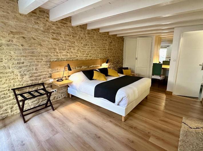 Gîte pour 2 personnes, avec Terrasse ainsi que Jardin et Piscine à Montoillot