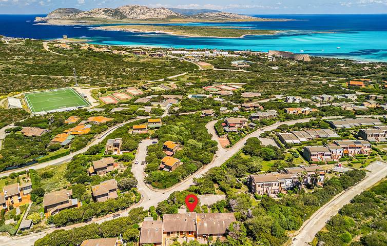 Accogliente appartamento con terrazza, Wi-Fi, parcheggio e a 1 km dalla spiaggia La Pelosetta in La Pelosa, Stintino