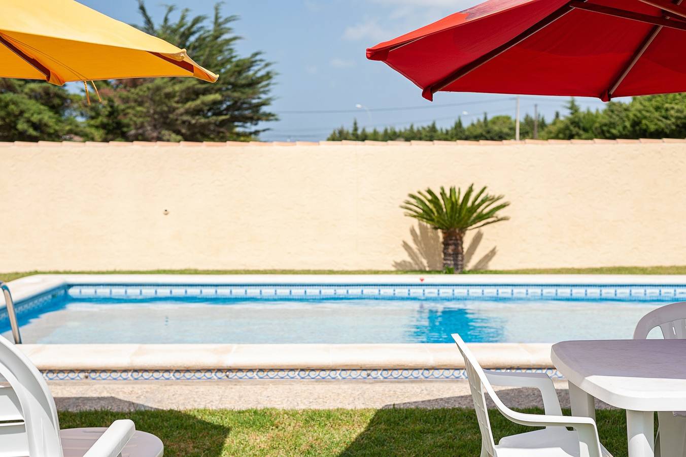 Ruhiges Haus "Camino del Pozo La Boyal" in der Nähe des Stadtzentrums mit Pool und Rasenfläche in Pago del Humo, Chiclana de la Frontera