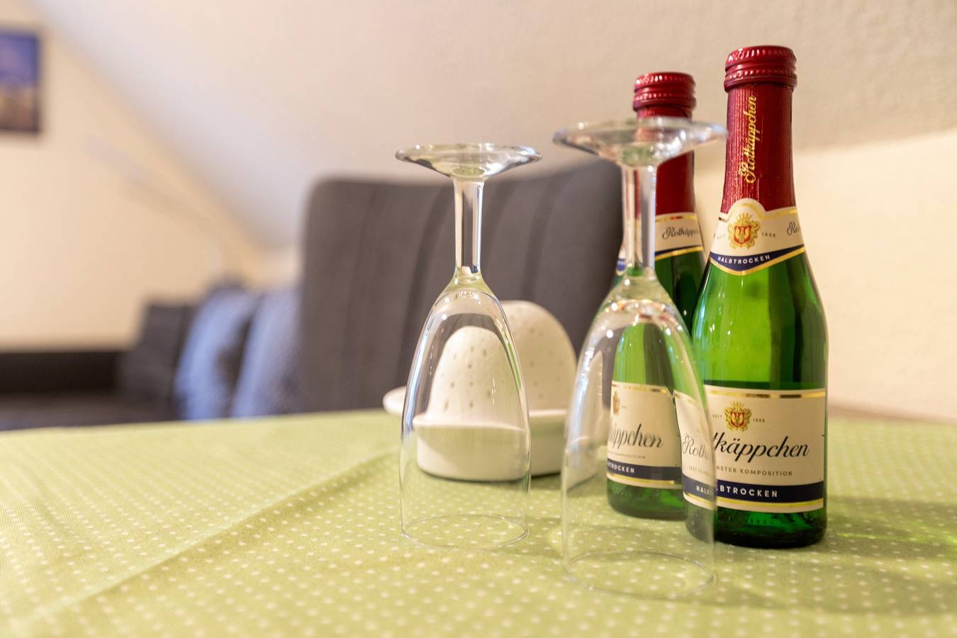 Ganze Wohnung, Ferienwohnung 'Meisennest' mit Privatterrasse, Gemeinschaftsgarten und Wi-Fi in Nordstrand (Gemeinde), Nordseeküste