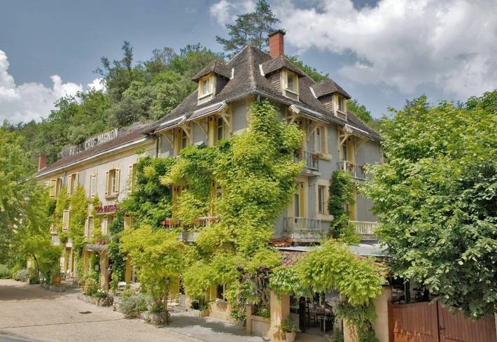 Hôtel pour 2 personnes, avec Terrasse ainsi que Jardin et Piscine