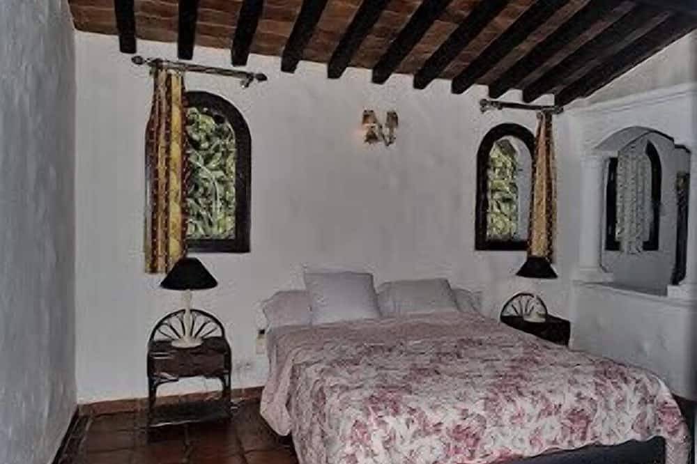 Magnificent Provencal house with private pool and waterfall in the Gulf of St Tropez in Grimaud, Mittelmeerküste (Frankreich)