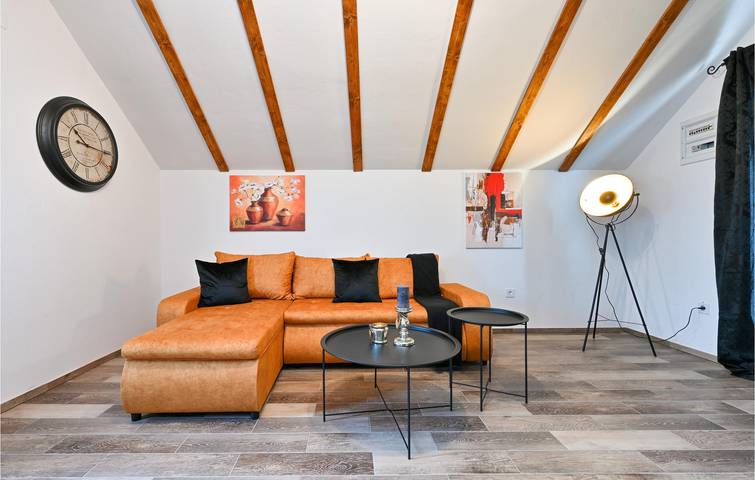 Gemütliche 90 m² große Ferienwohnung mit WLAN, Pool, Terrasse und Grill, 2 km vom Fluss Zelina entfernt in Zagreb und Umgebung