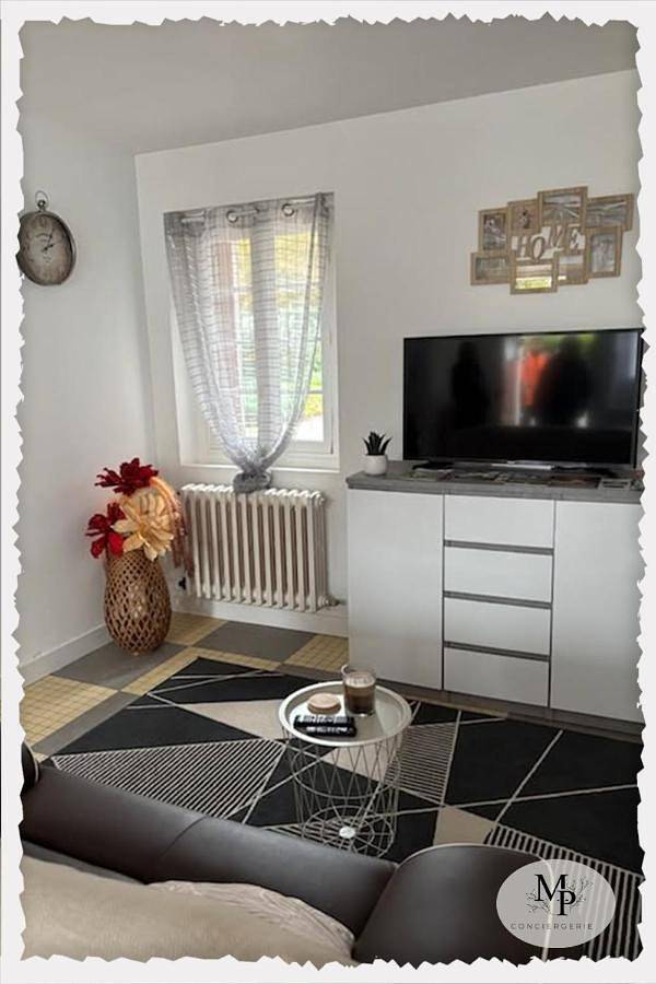 Gîte pour 3 personnes, avec terrasse et vue à La Ferté-Saint-Cyr - 3