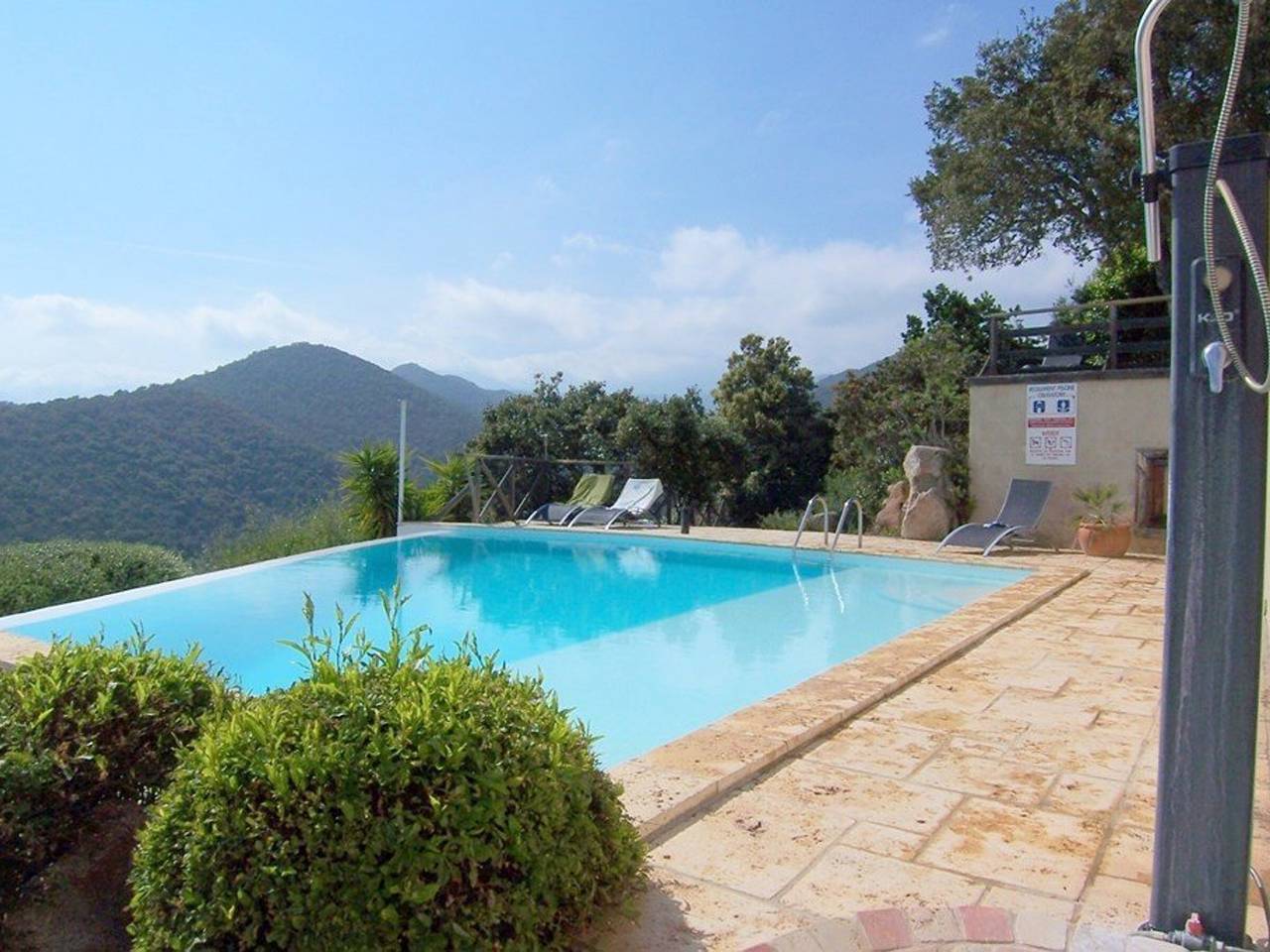 Geheel appartement, F2 Apartment with Pool and Sea View in Sainte Lucie de Porto-Vecchio in Fautea, Conca