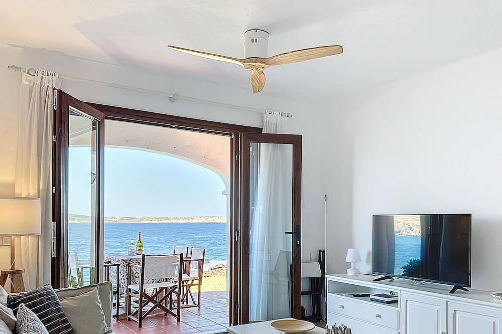 Apartamento entero, Apartamento marinero con Wifi y aire acondicionado in Fornells, Es Mercadal