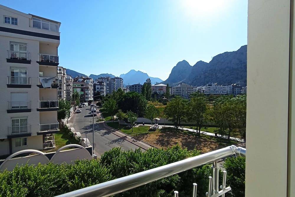 Entire apartment, In Antalya, a family-friendly apartment with terrace near the sea in Antalya, Antalya Province