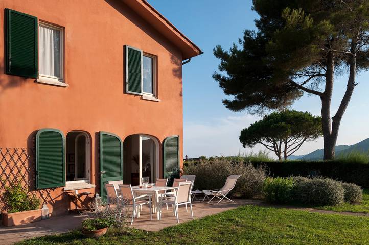Appartamento intero, Appartamento 'Il Grifo - Cozy House' con vista mare, giardino privato e Wi-Fi in Portoferraio, Arcipelago Toscano