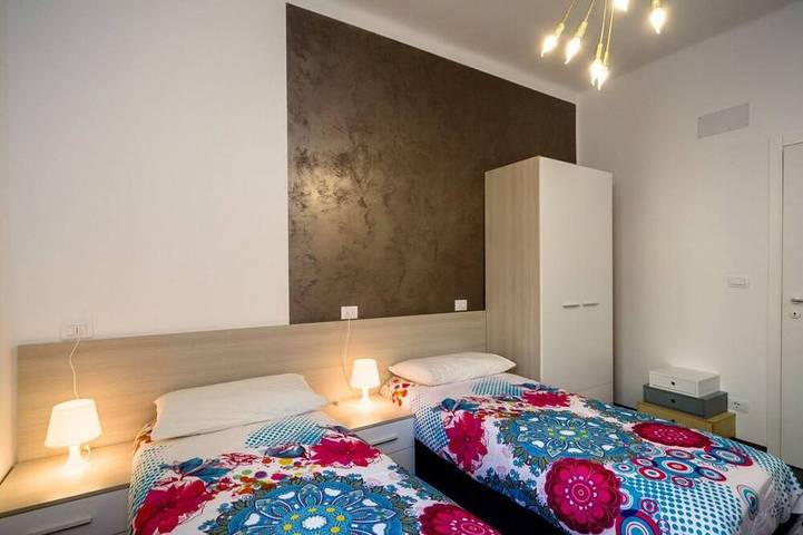 Appartamento intero, Casa Acquario Vintage 2 rooms-AC-elevator-historical Palazzo in Genova (Città), Genoa