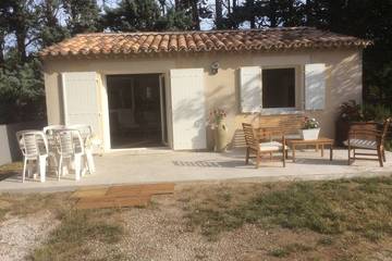 Location de vacances pour 4 personnes, avec jardin et terrasse à Cheval-Blanc