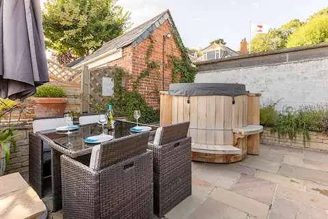 Apartamento vacacional entero, 1 Bed Flat - Sleeps 3 - Hot Tub - Parking - Wifi in Padstow, Cornualles