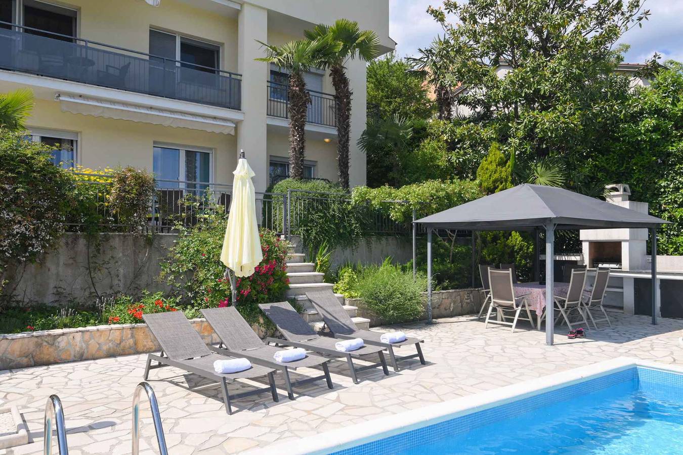 Entire vacation apartment, Holiday apartment with balcony and communal pool  in Opatija Riviera