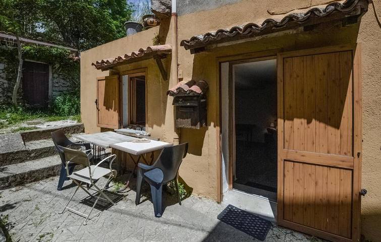 Gîte pour 4 personnes, avec Terrasse à Lozzi