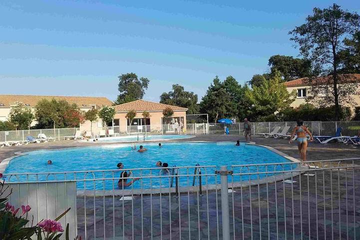 Location de vacances pour 4 personnes, avec piscine ainsi que balcon et jardin dans Plage Venga Di L Oru Santa Maria Poggio