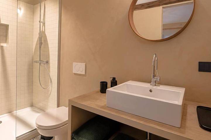 Charming Le Sablon Room with Private Bathroom in Bruxelles, Région de Bruxelles