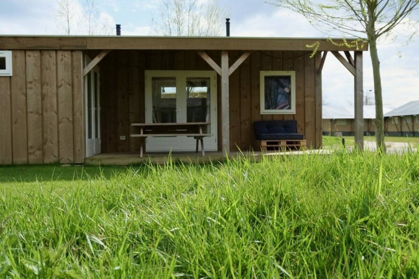 Eingeschossige Holzhütte für 4 Personen in der Nähe der Oosterschelde in Scherpenisse, Niederländische Nordsee